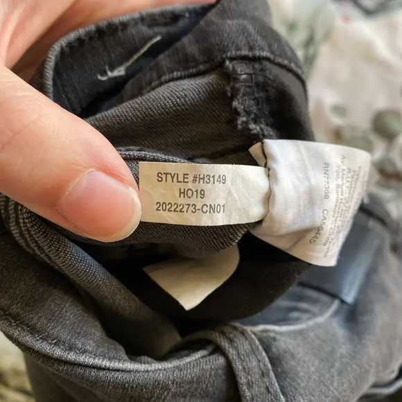 MADEWELL Petite 9 Inch  Mid-Rise Skinny Jeans in Black Sea Size 26P Distressed - Picture 10 of 11